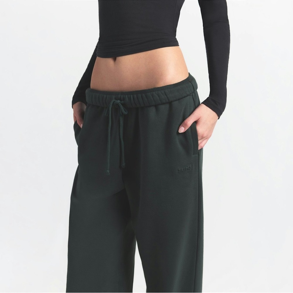 SKIMS COTTON FLEECE CLASSIC STRAIGHT LEG PANTS SPRUCE S M - Picture 3 of 7